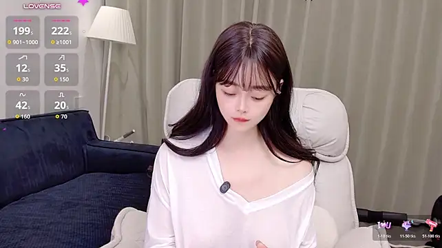 Uikyy1 - 大师和我说，我会为情所困，我一直以为是爱情，没想到是行情