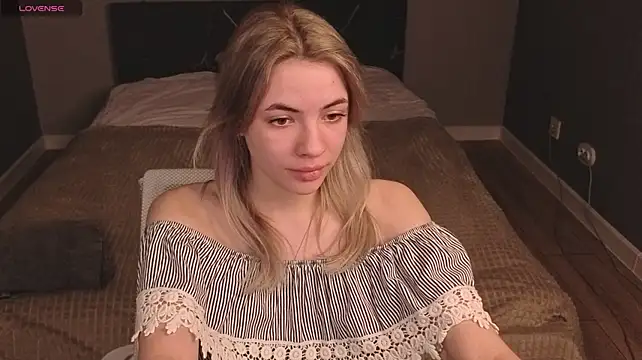 Vivienn_Rose - sexy finger licking