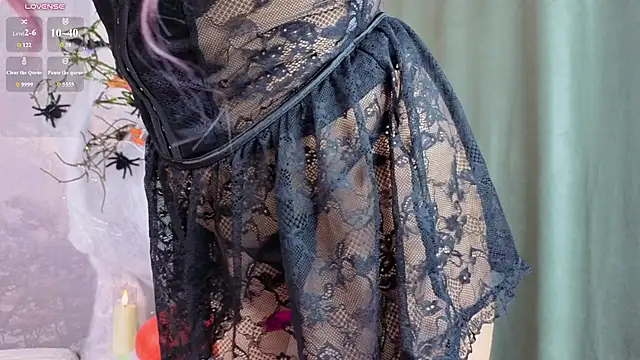 Nikki_Mi1k - show tits and play with thaem