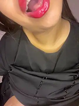 Mayacrayzi - تحت العبايه حكايه