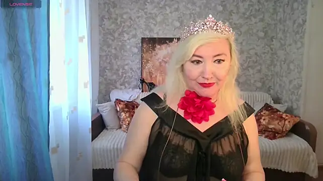 LadyKriss - Smear your ass with cream