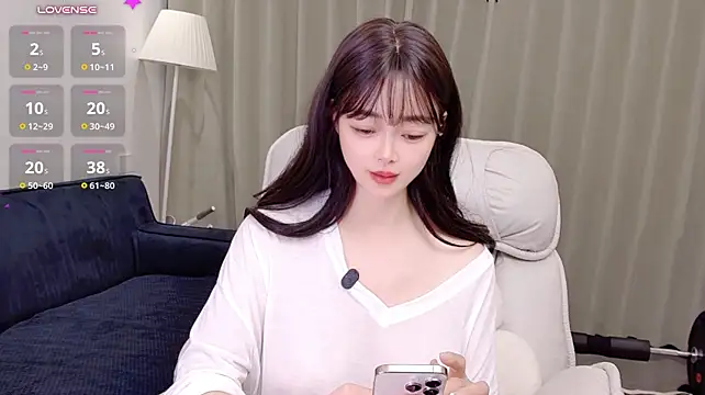 Uikyy1 - 大师和我说，我会为情所困，我一直以为是爱情，没想到是行情
