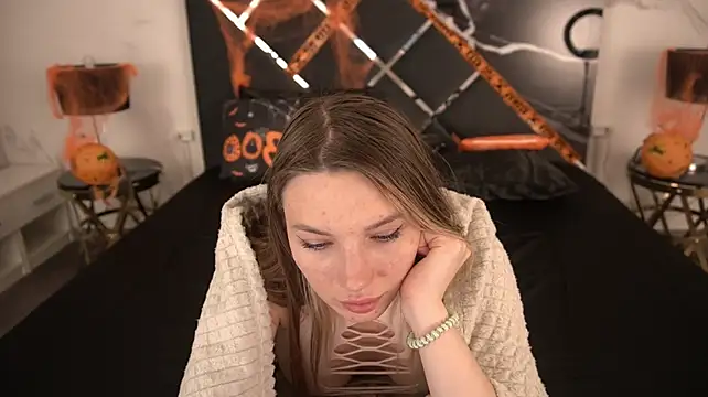 IceDanielles - Striptease