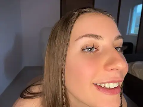 Melissa_jenner - slap x3 face with dildo 😛