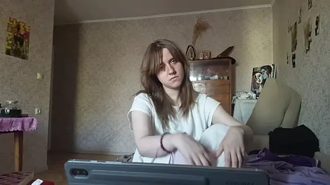 BeatriceHrivnak - Spin around, show my outfit
