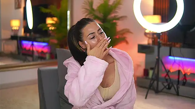 Abbela_White - Squirt