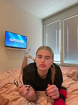 Yourhornyslut