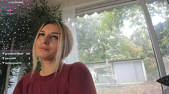 Ella_Vee