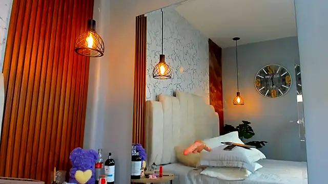 HannahLaurent - Ride dildo show