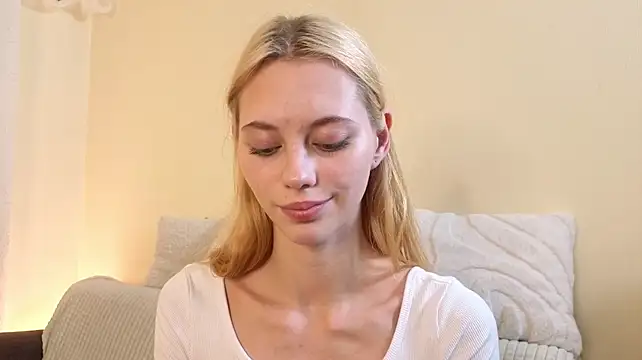 HarriettKitty - ICE ON THE COLLARBONE AND NECK