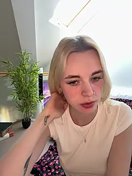 Lolabunnyblondie - Tease pussy with giant cock