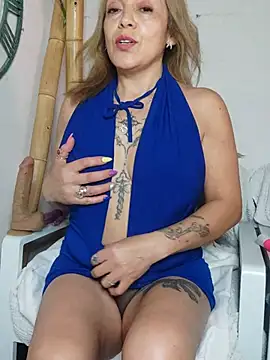Gatithaaa - Crema en tetotas y culo /Naked 🔥