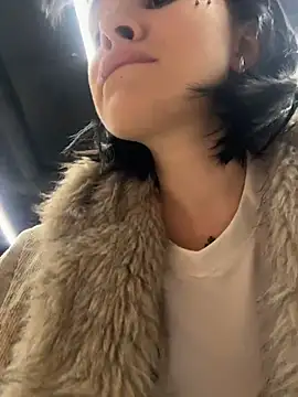 MietteDream - Pull up top&make tits w saliva finger