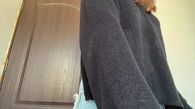 RolandeRohrs - Gently bite my little finger close up😁