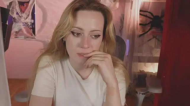 Lisa_everly - SUCK FINGERS CLOSE UP