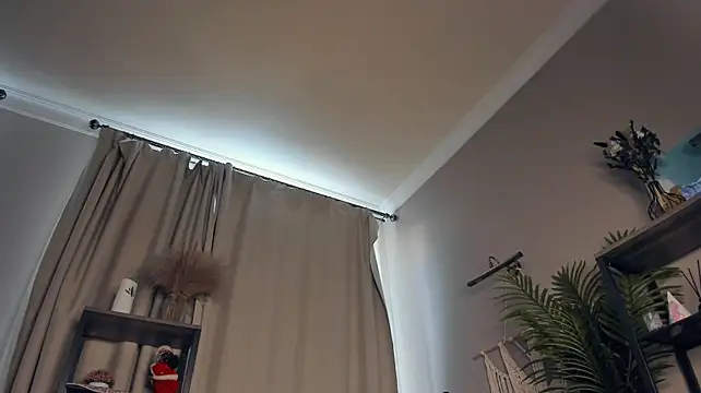ReynaCarco - Show titties and squeeze them
