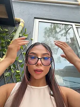 Amira_cute2 - Control toy 1 min + put 1 finger inside