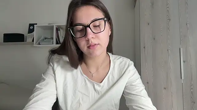Rubymoonv - Pinch my nipples closely🔞