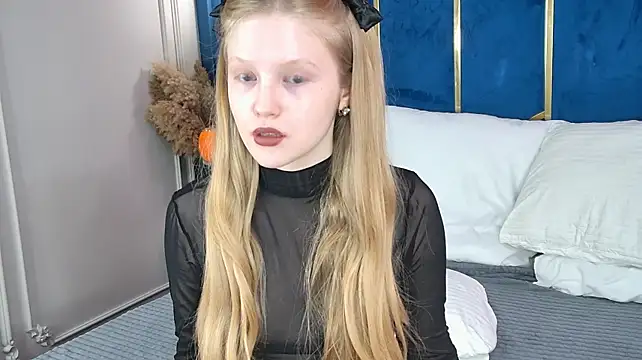 LilianHowards - tease u in doggy