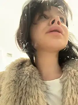 MietteDream - Loudly moan"Fuck me hard"in crowded WC