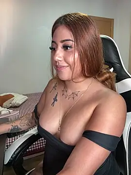 Miaelite - show de tetas con aceite