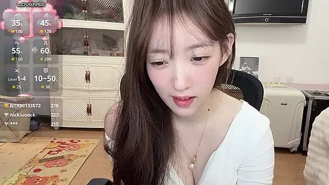 Umi-dd - 黑丝诱惑舔假jj