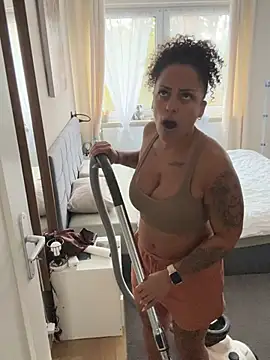 SweetPetiteNoir - Get full NAKED + Pussy Play 😈