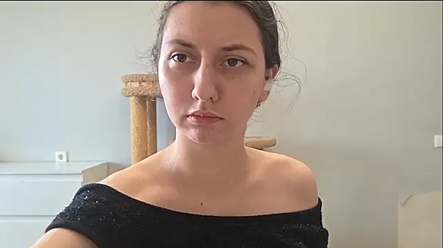 ChrystalAlma - play with my pussy)