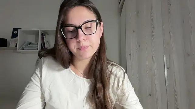 Rubymoonv - Pinch my nipples under the top!🔞