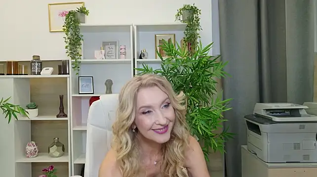 LadyLeea - Play with dildo between my boobs