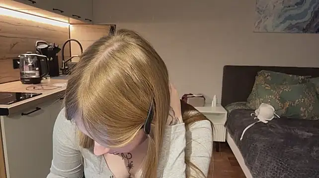 RavenShuker - close up my face + play finger🦊💕