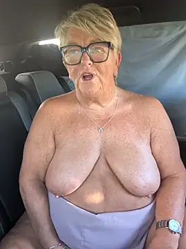 Bridget-valentine - Bra off