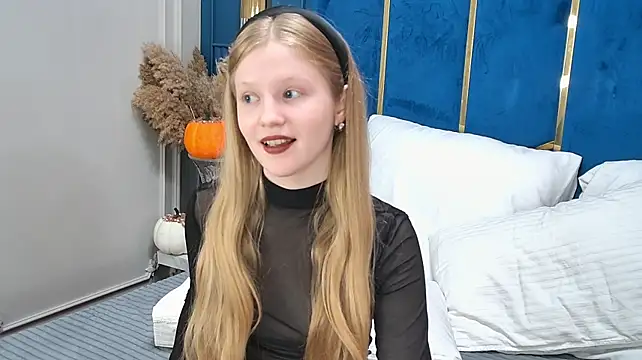 LilianHowards - tease u in doggy
