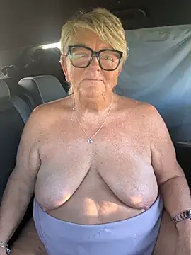 Bridget-valentine - Bra off