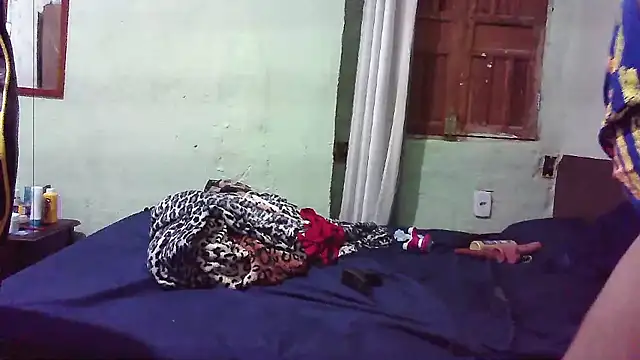 BIADELICIA1 - Abrir o rabo em pé e piscar o cu