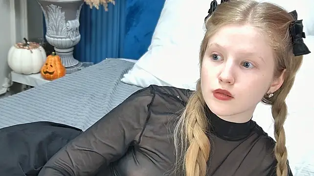 LilianHowards - tease u in doggy