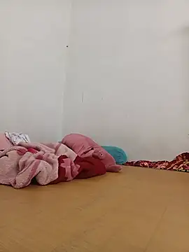 Kelle_die - Play with dildo 5min
