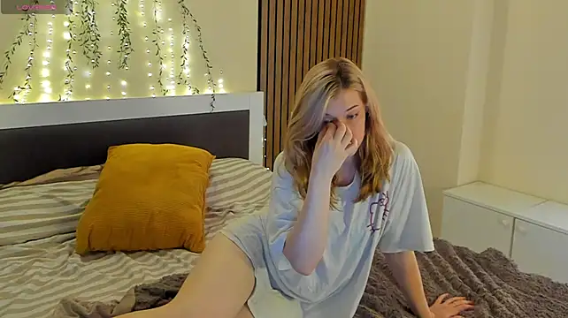 YunaPeace - pussy play (and maybe finger)