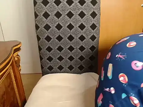 Hotchocolatehugeassxxx - let me feed you my fart bb with 50tkns