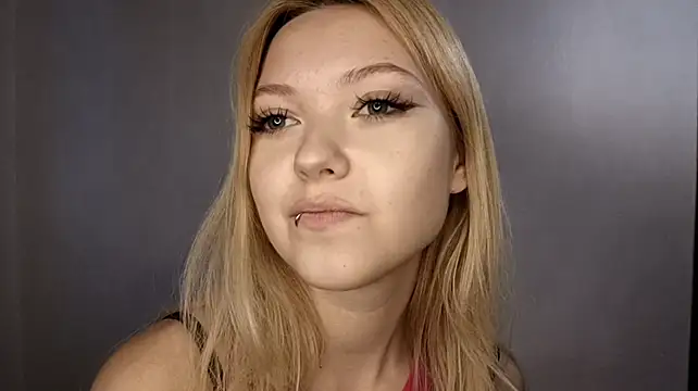 ChantellStremmel - close contact with the eyes