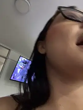 Lola_sweeet18 - Rub asshole Lola 😈