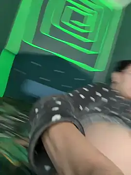 RedAssHottie - shower hose inside puussy