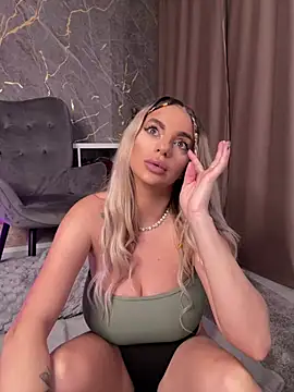 PearlPlenty - Spank that ass x5 🍑