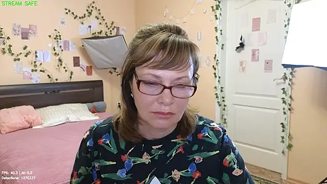 Miss_Moren - Sweet honey on the lips