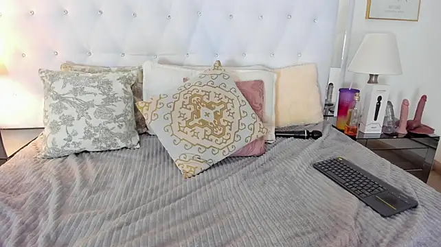 Isla_Scott - Spank my butt as it bounces against your