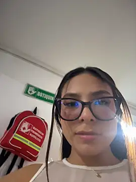 Amira_cute2 - Rub my asshole in public 🍑