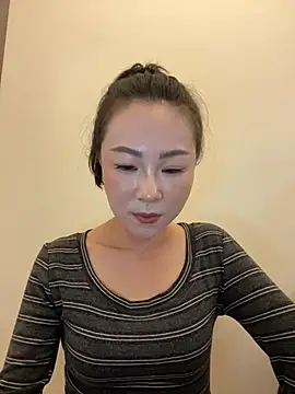 Eva10069 - 💻办公室偷玩刺激Eva上半身全裸漏出