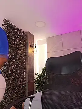 EbonyHorrny - 💋🔥 Kneeling Down to Please You