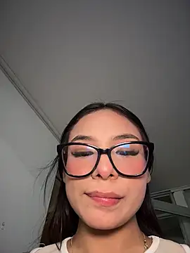 Amira_cute2 - Rub my asshole in public 🍑