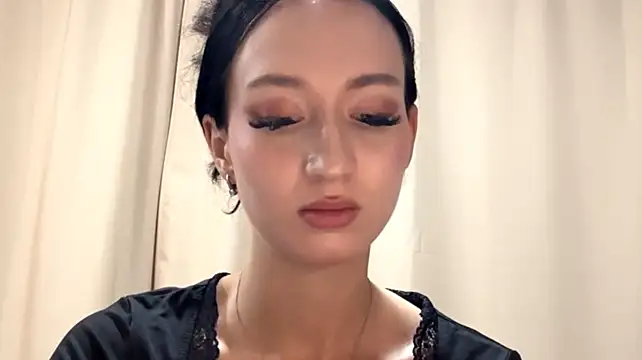 ShannaWegiel - Lift up my top and show my bra
